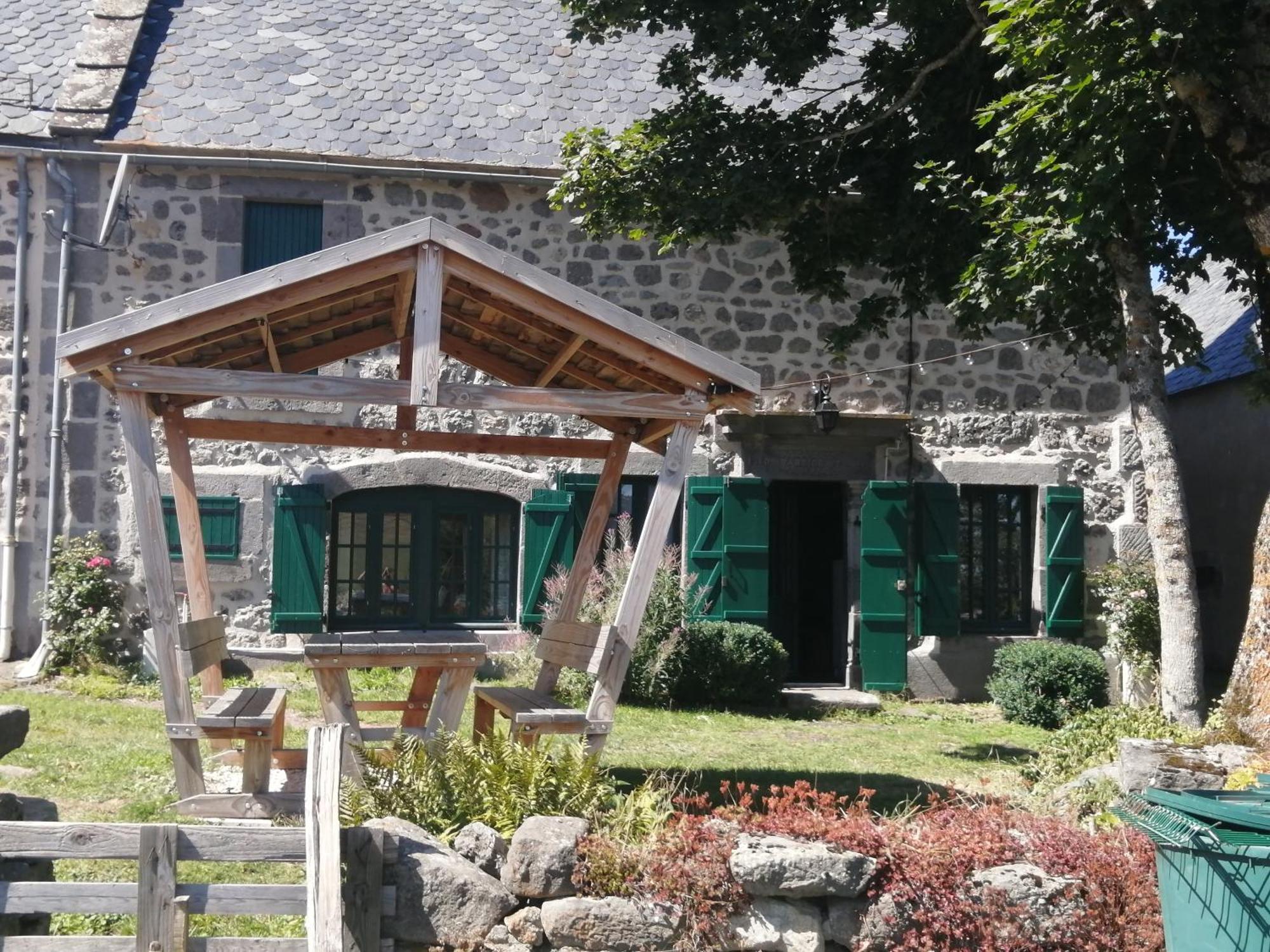 L'Auvergnate Chambon-sur-Lac Exterior photo